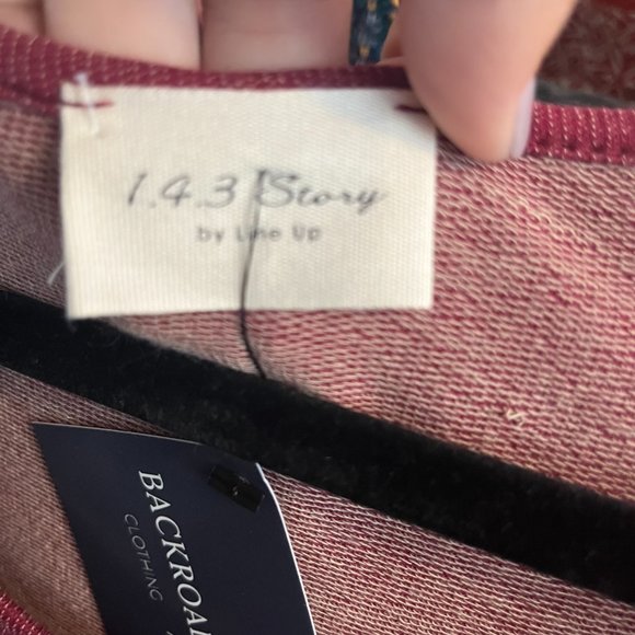 NWT 143 Story Long Sleeve Blouse with Crochet Bottom Detail Maroon/Cream small - Picture 7 of 8